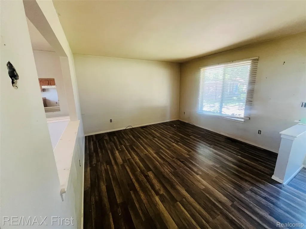 25101 Masch Avenue Warren City MI 48091