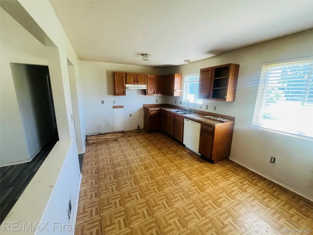 25101 Masch Avenue Warren City MI 48091