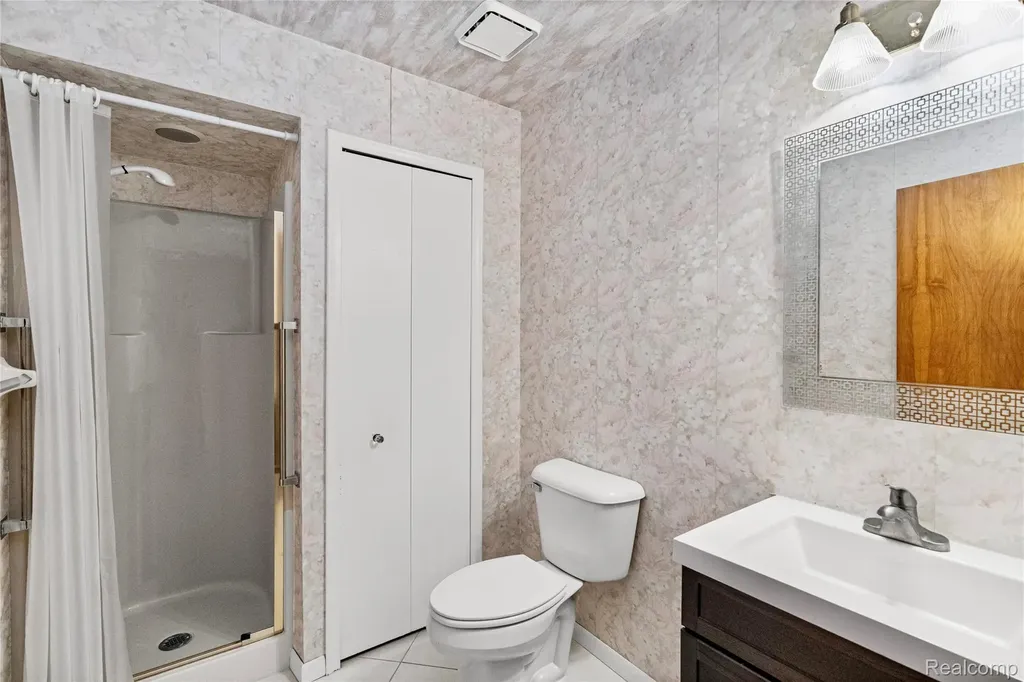 1448 Beaumont Court Flushing City MI 48433