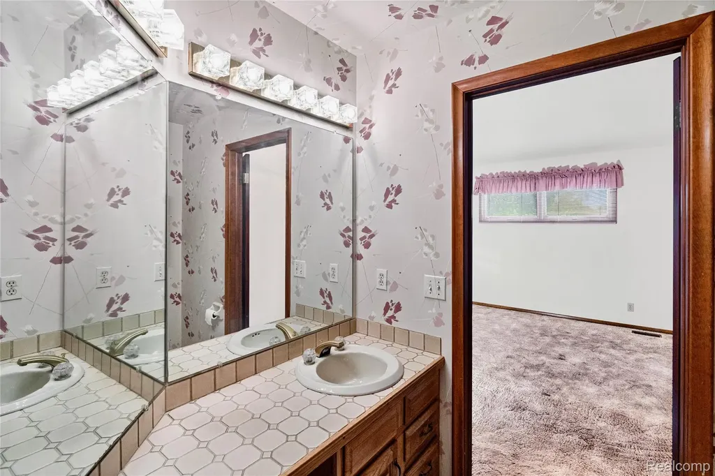 1448 Beaumont Court Flushing City MI 48433
