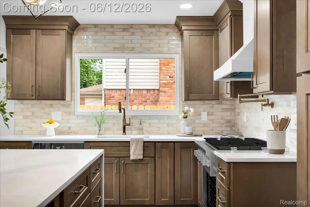 20200 Brookshire Street Southfield City MI 48076
