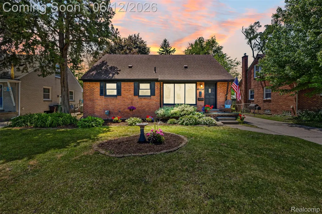10467 W 11 Mile Road Huntington Woods City MI 48070