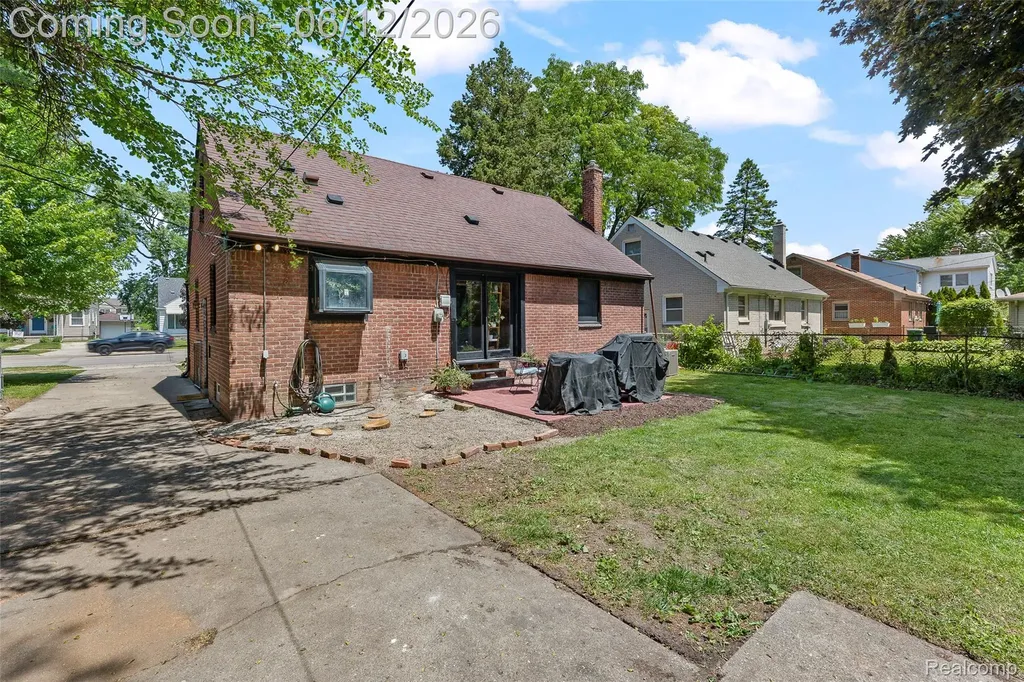10467 W 11 Mile Road Huntington Woods City MI 48070