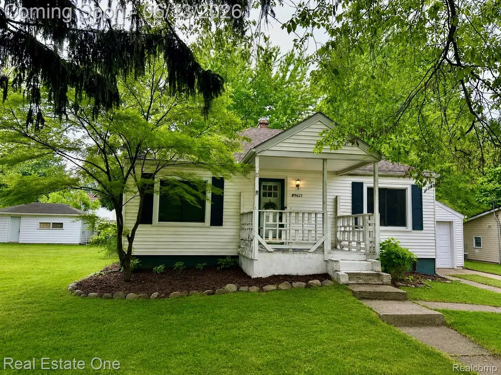 39621 Ormsby Street Clinton Charter Township MI 48036