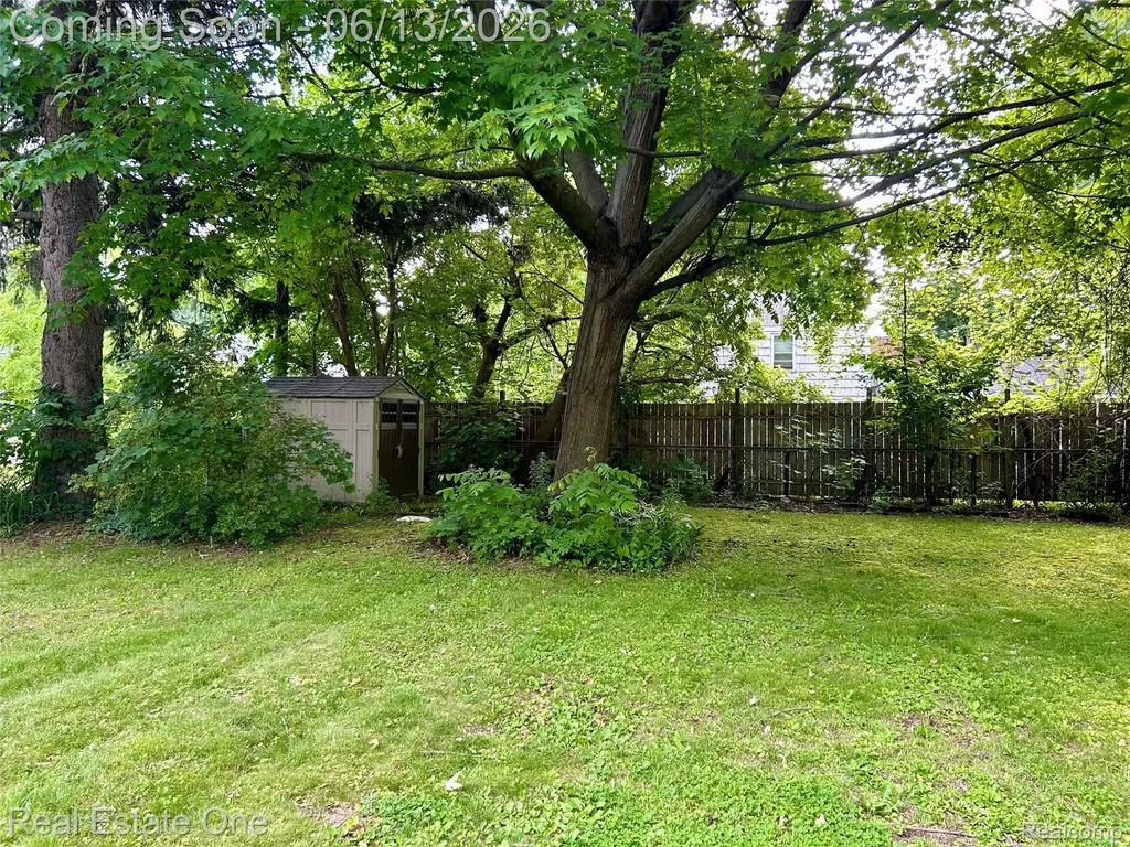 39621 Ormsby Street Clinton Charter Township MI 48036