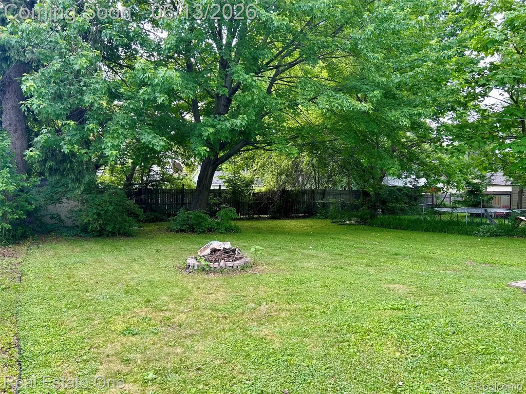 39621 Ormsby Street Clinton Charter Township MI 48036