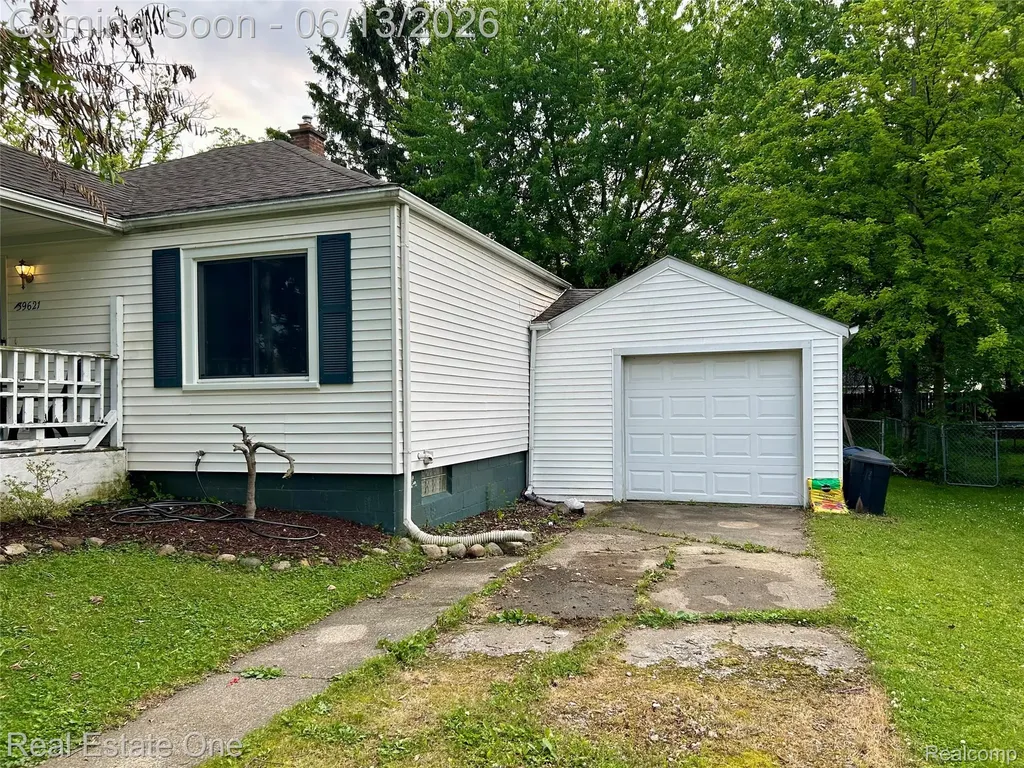 39621 Ormsby Street Clinton Charter Township MI 48036