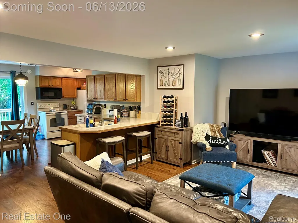39621 Ormsby Street Clinton Charter Township MI 48036