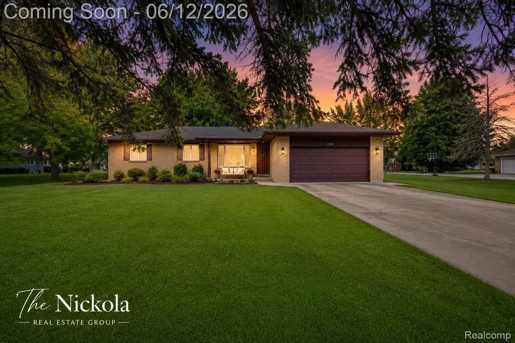 1580 Rockfield Drive Troy City MI 48085