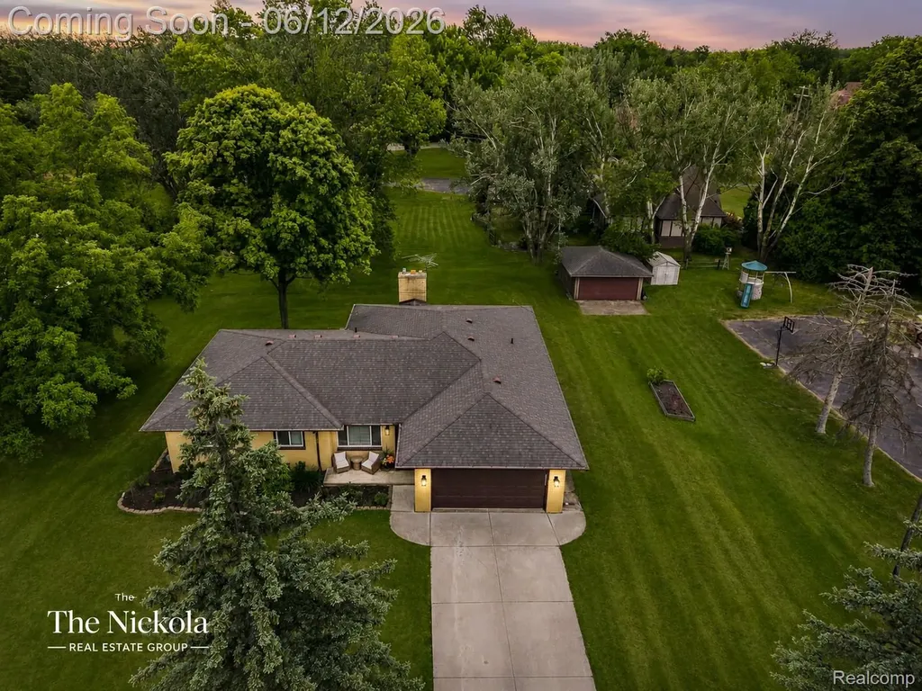 1580 Rockfield Drive Troy City MI 48085