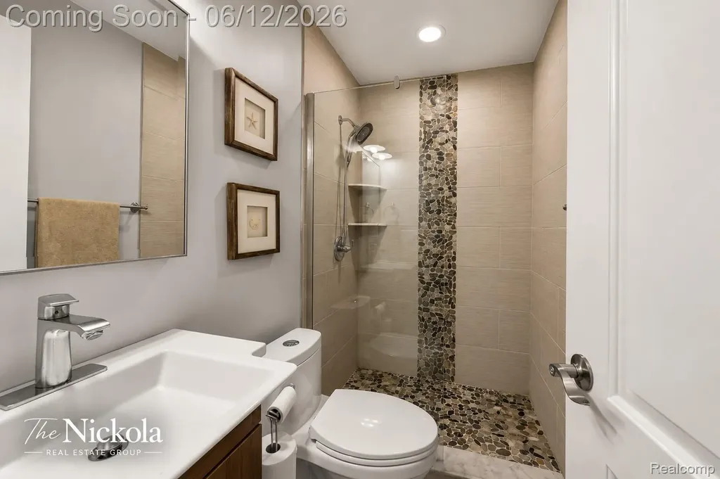 1580 Rockfield Drive Troy City MI 48085