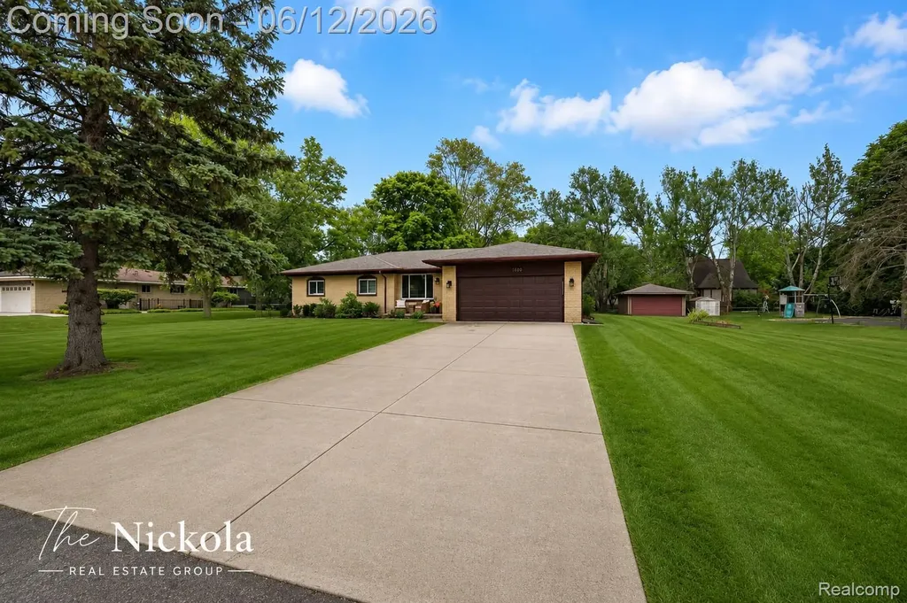 1580 Rockfield Drive Troy City MI 48085