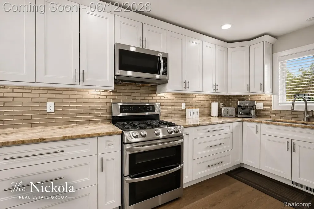 1580 Rockfield Drive Troy City MI 48085