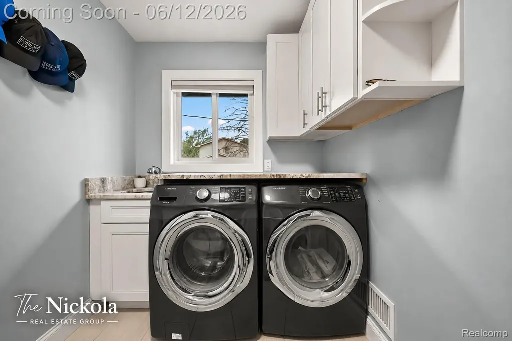 1580 Rockfield Drive Troy City MI 48085