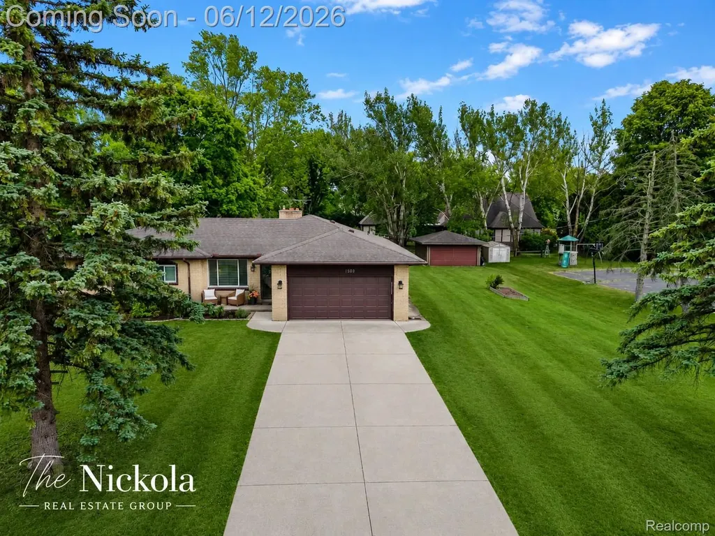 1580 Rockfield Drive Troy City MI 48085