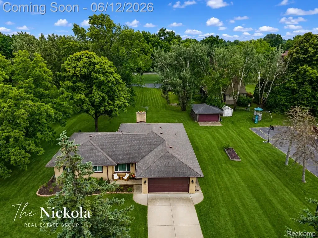 1580 Rockfield Drive Troy City MI 48085