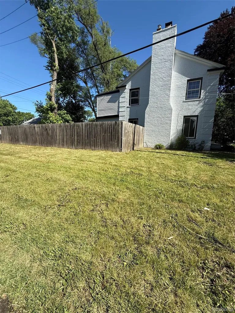 16705 Plainview Avenue Detroit City MI 48219
