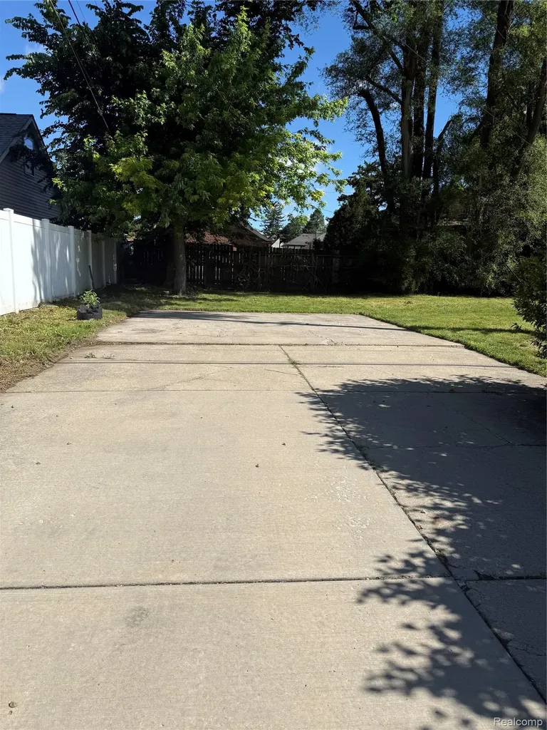 16705 Plainview Avenue Detroit City MI 48219