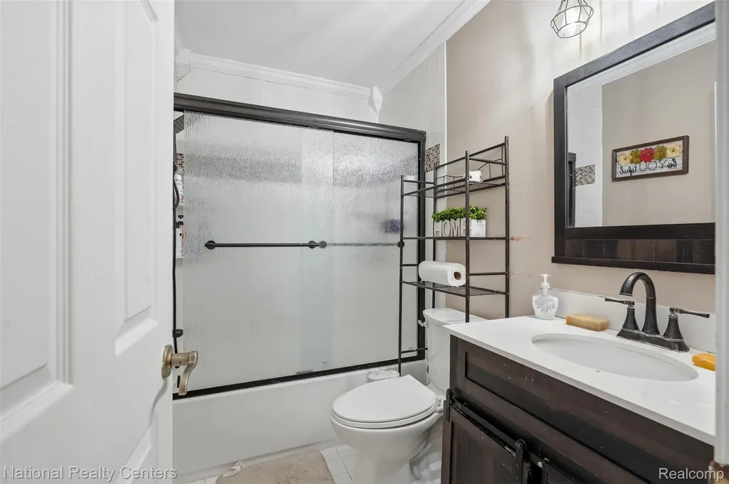 45375 Ronnen Drive Macomb Township MI 48044