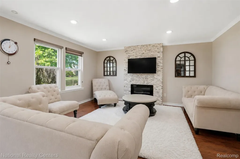 45375 Ronnen Drive Macomb Township MI 48044