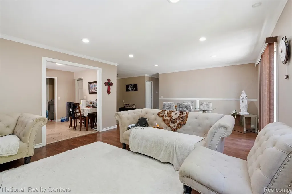 45375 Ronnen Drive Macomb Township MI 48044