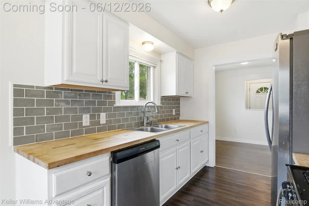 23111 Scotia Road Oak Park City MI 48237