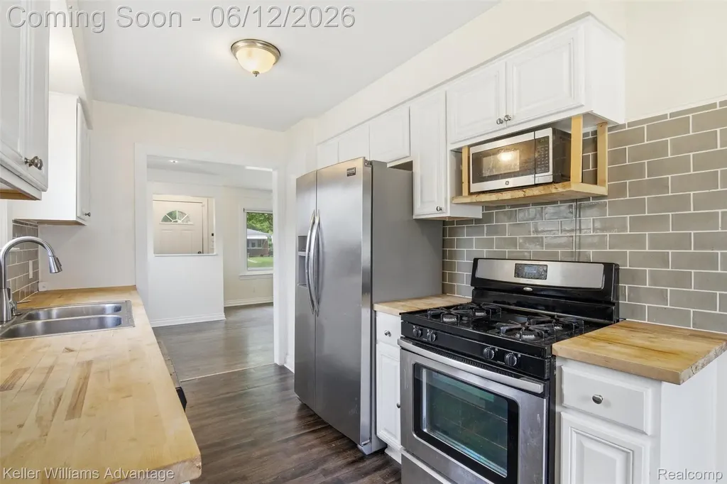 23111 Scotia Road Oak Park City MI 48237