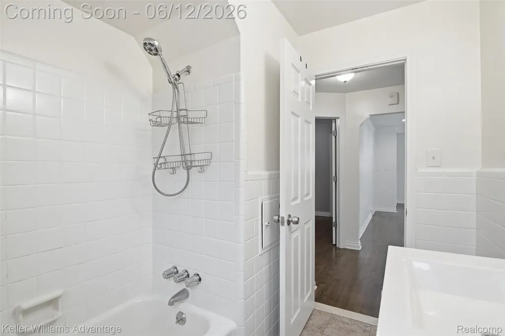 23111 Scotia Road Oak Park City MI 48237