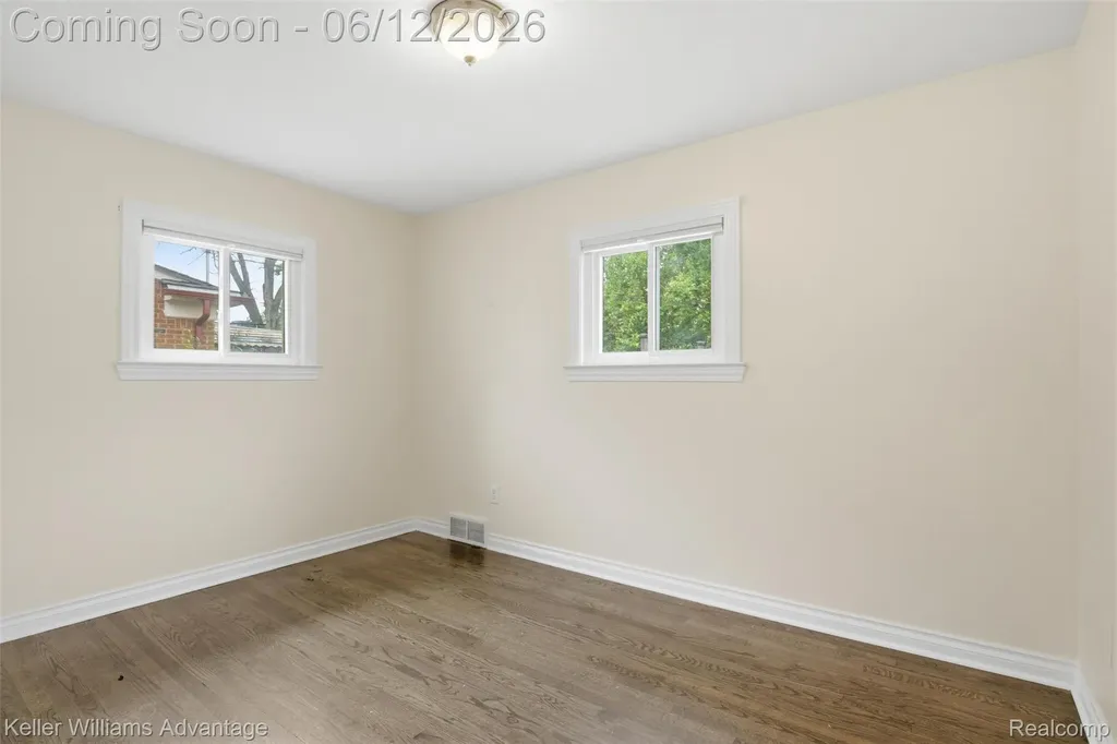 23111 Scotia Road Oak Park City MI 48237