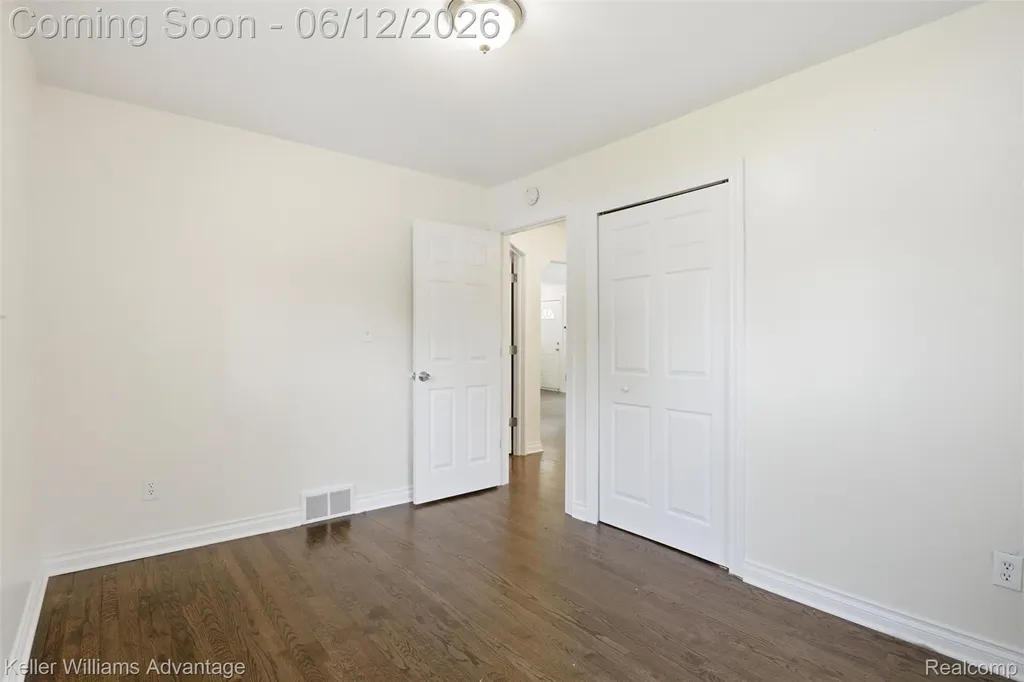 23111 Scotia Road Oak Park City MI 48237