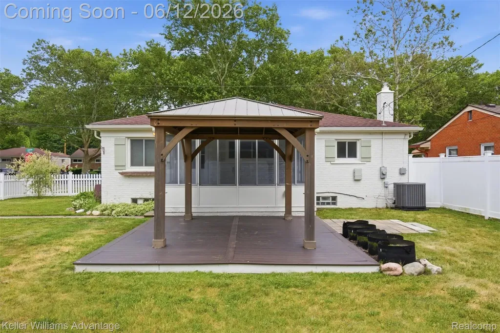 23111 Scotia Road Oak Park City MI 48237