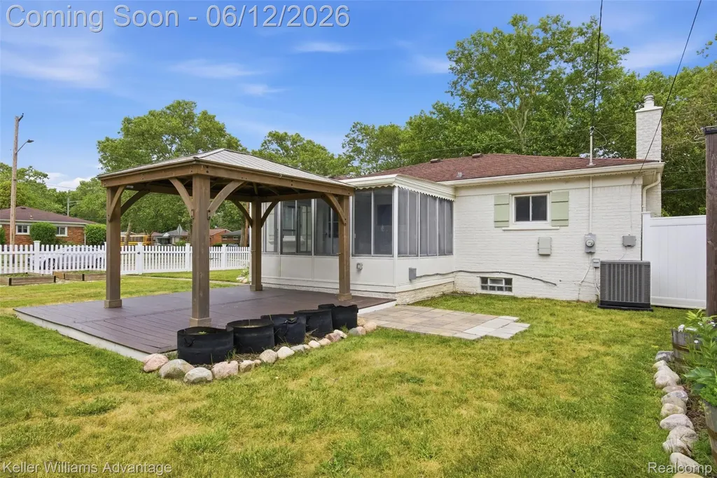 23111 Scotia Road Oak Park City MI 48237