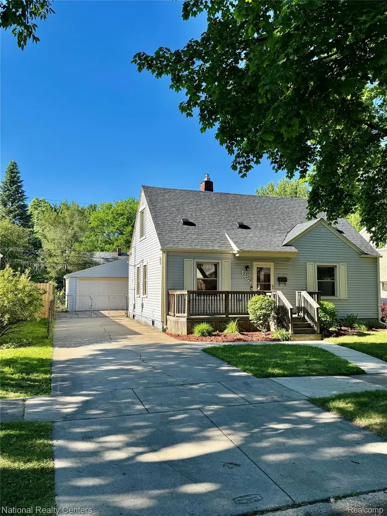 2009 Barrett Avenue Royal Oak City MI 48067