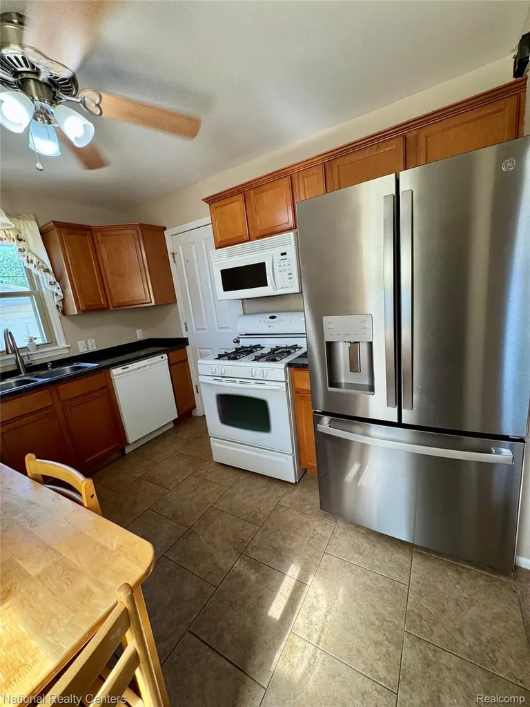 2009 Barrett Avenue Royal Oak City MI 48067