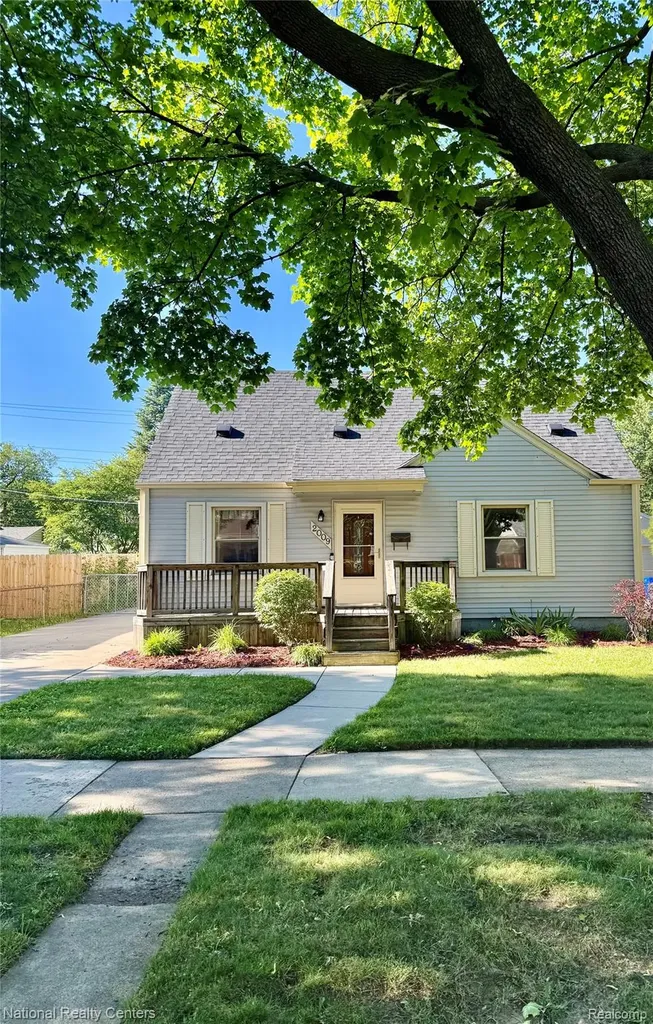 2009 Barrett Avenue Royal Oak City MI 48067