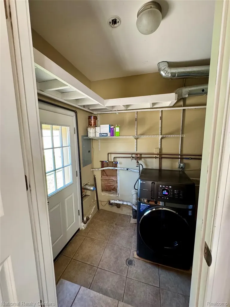 2009 Barrett Avenue Royal Oak City MI 48067
