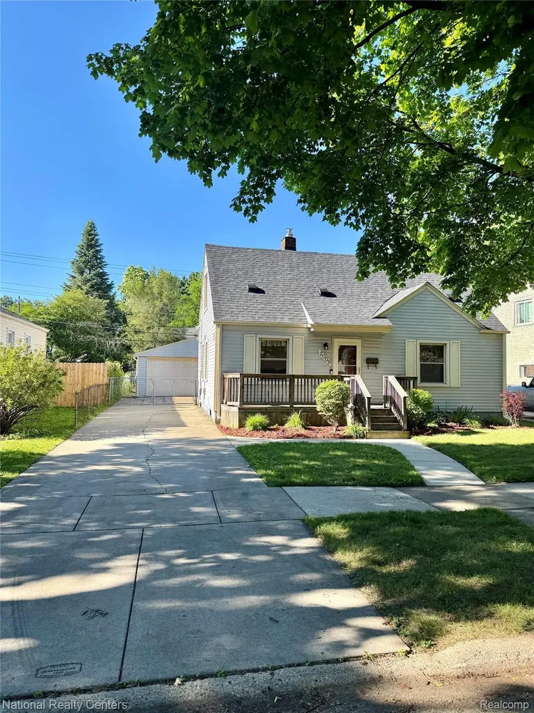2009 Barrett Avenue Royal Oak City MI 48067