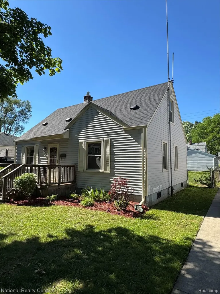 2009 Barrett Avenue Royal Oak City MI 48067