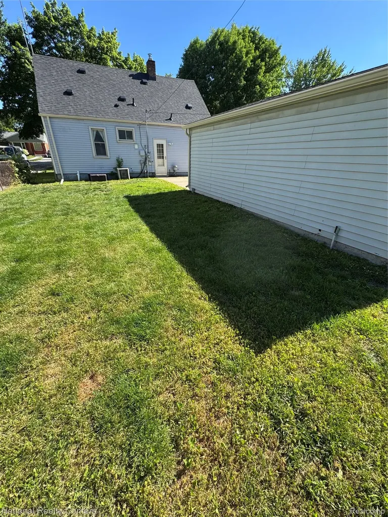 2009 Barrett Avenue Royal Oak City MI 48067