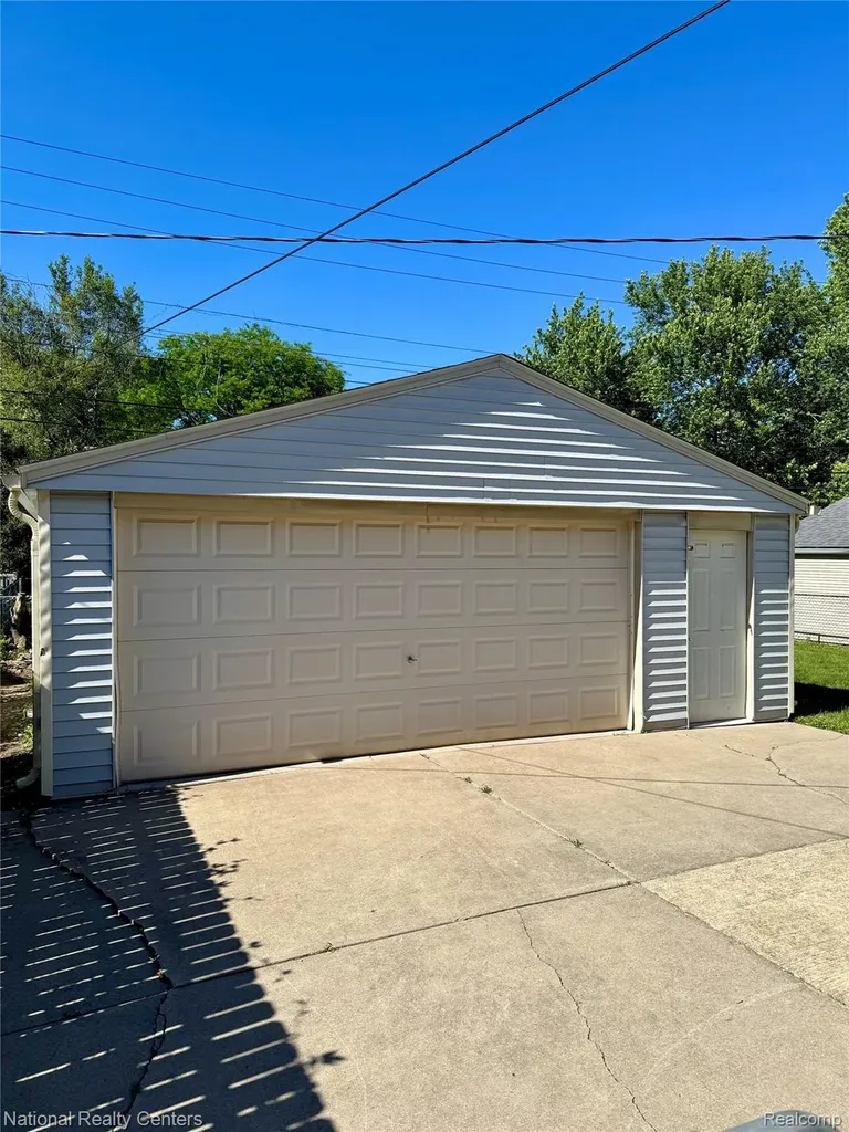 2009 Barrett Avenue Royal Oak City MI 48067