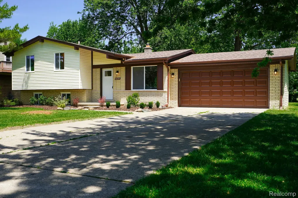 48297 Mallard Drive Chesterfield Township MI 48047