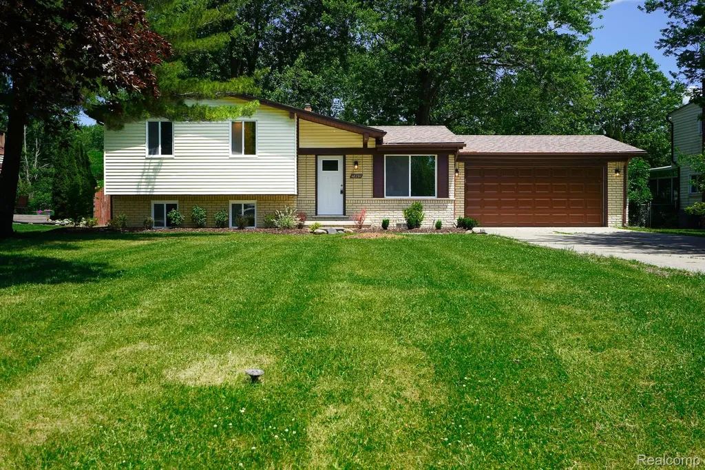 48297 Mallard Drive Chesterfield Township MI 48047