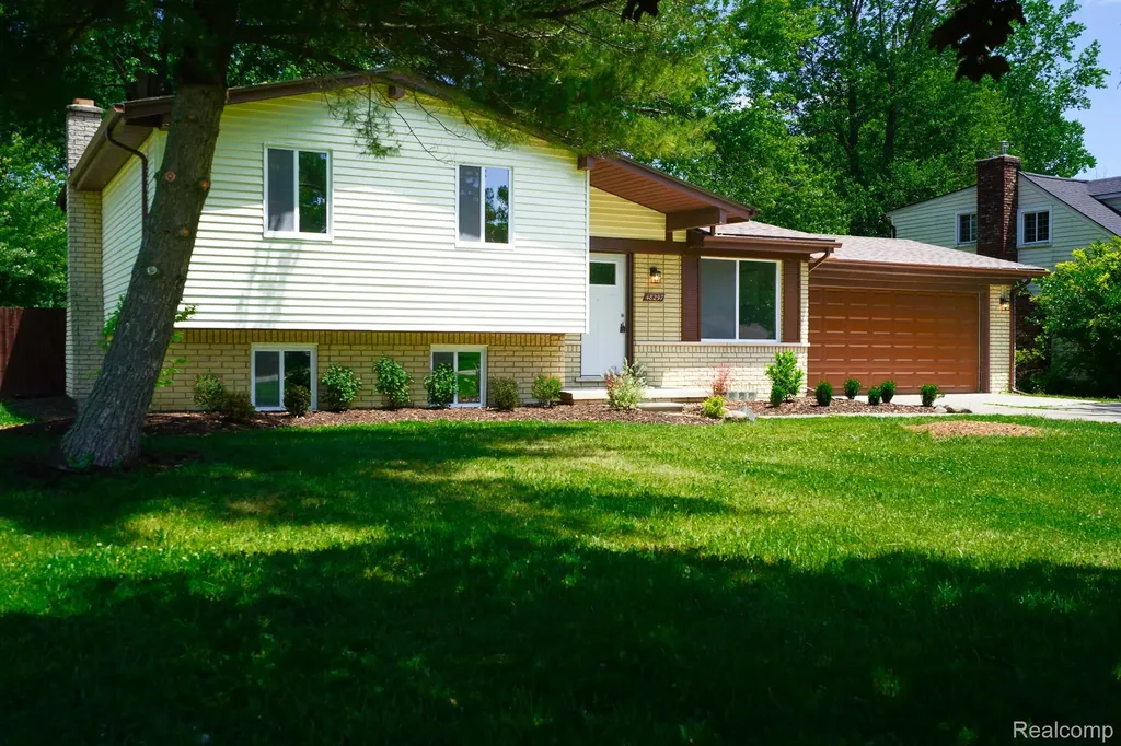 48297 Mallard Drive Chesterfield Township MI 48047