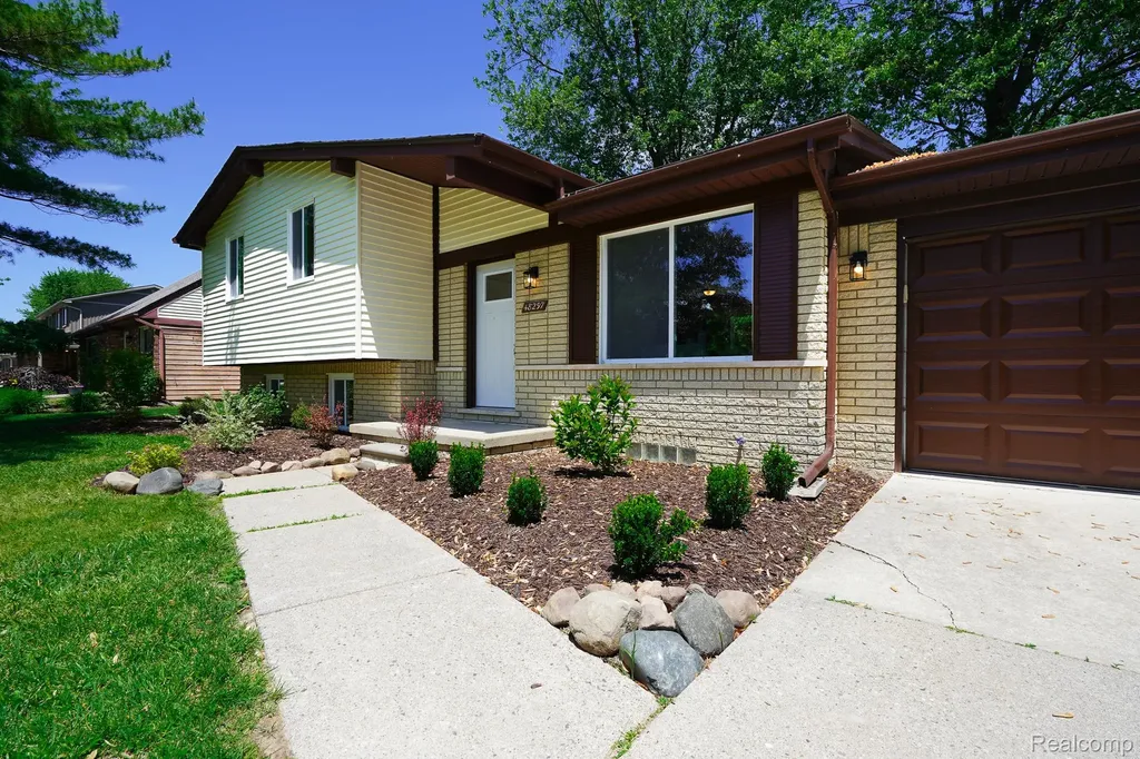 48297 Mallard Drive Chesterfield Township MI 48047