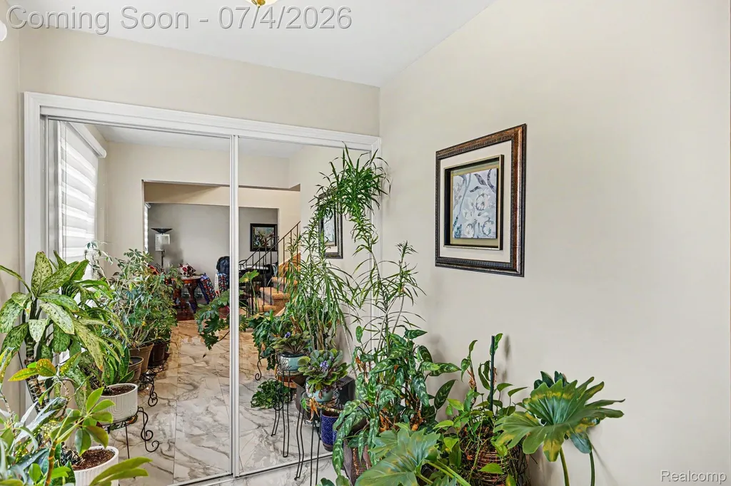 28945 Nottoway Drive Farmington Hills City MI 48331