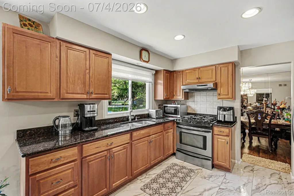 28945 Nottoway Drive Farmington Hills City MI 48331