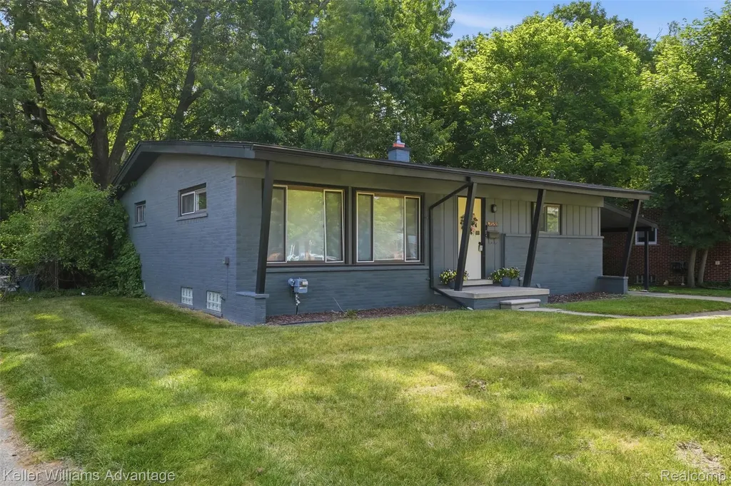 20250 Brentwood Street Livonia City MI 48152