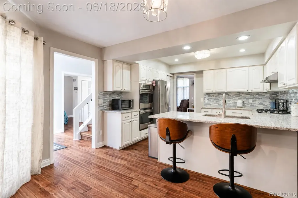 37520 Amber Drive Farmington Hills City MI 48331