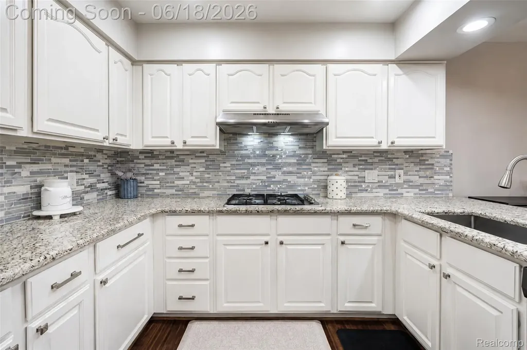37520 Amber Drive Farmington Hills City MI 48331