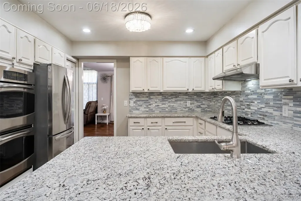 37520 Amber Drive Farmington Hills City MI 48331